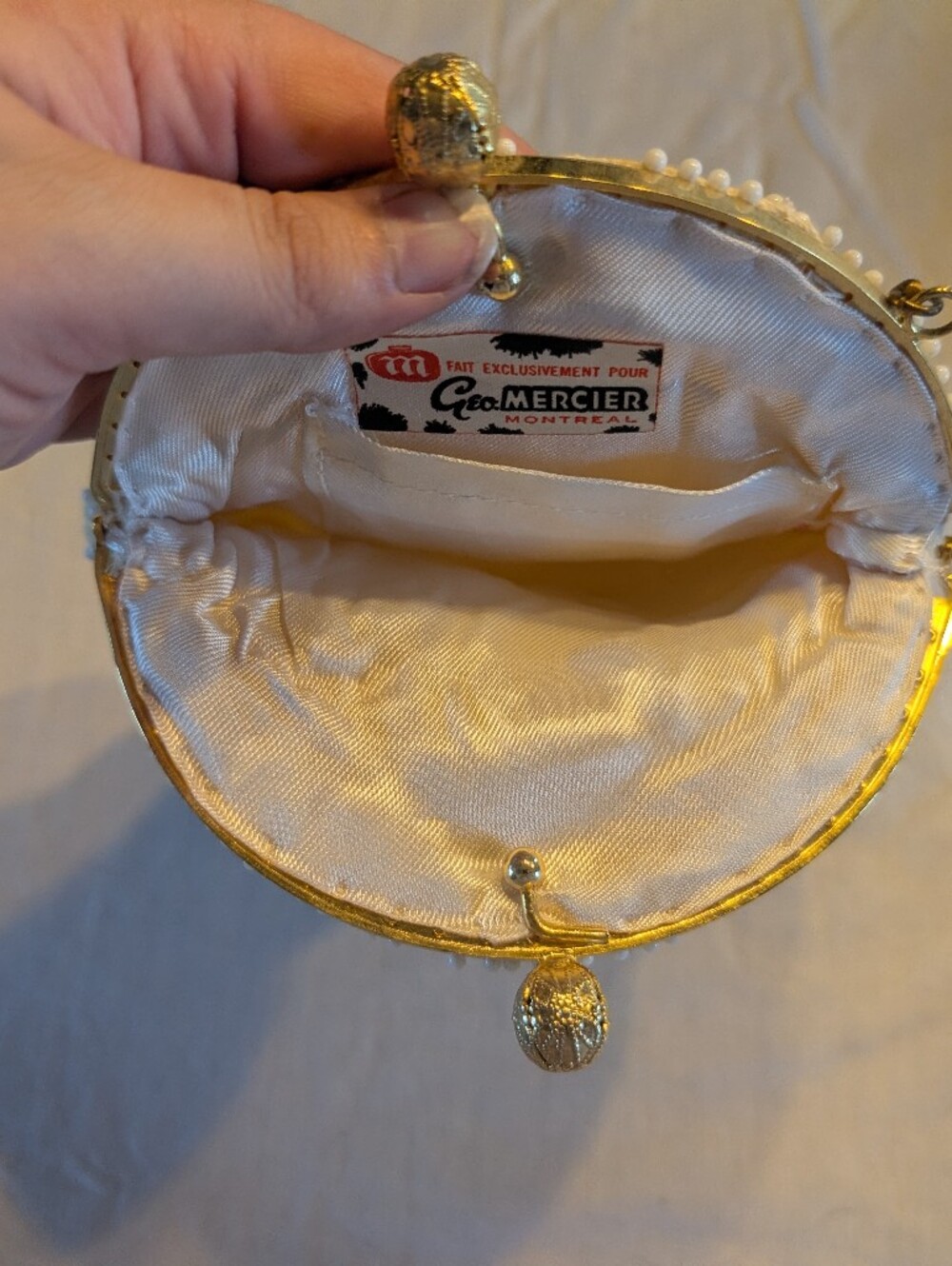 2/20$ Vintage White Beaded Clutch with Metal Handle - Picture 5 of 8